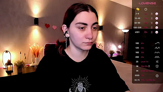 Snapshot of hannacheekss_ chatting on 2, 10, 2025 hannacheekss online show from 2, 10, 2025