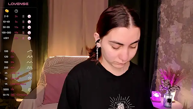 Snapshot of hannacheekss_ chatting on 3, 10, 2025 hannacheekss online show from 3, 10, 2025