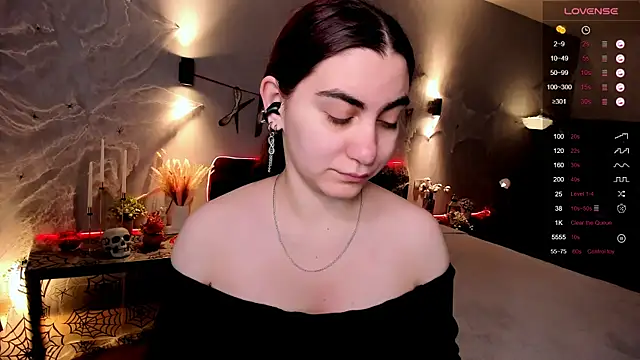 Snapshot of hannacheekss_ chatting on 21, 10, 2025 hannacheekss online show from 21, 10, 2025