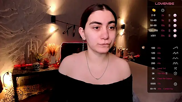 Snapshot of hannacheekss_ chatting on 27, 10, 2025 hannacheekss online show from 27, 10, 2025