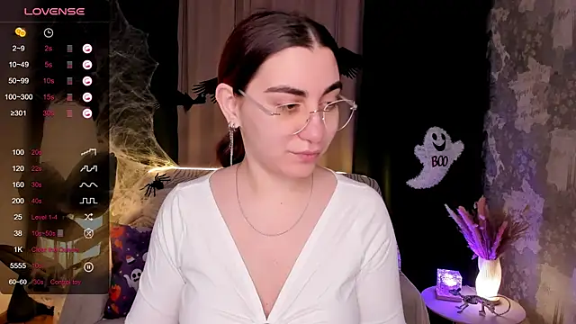 Snapshot of hannacheekss_ chatting on 3, 11, 2025 hannacheekss online show from 3, 11, 2025