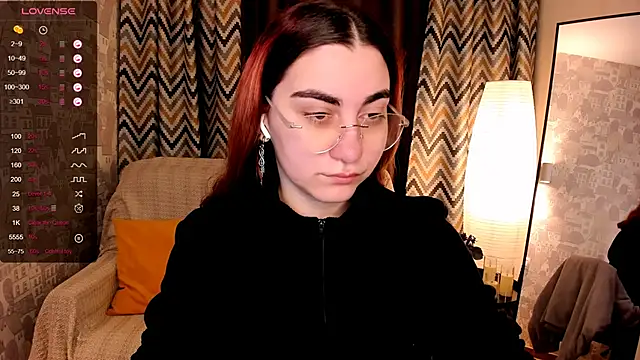 Snapshot of hannacheekss_ chatting on 7, 11, 2025 hannacheekss online show from 7, 11, 2025