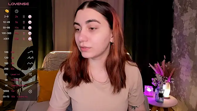 Snapshot of hannacheekss_ chatting on 19, 11, 2025 hannacheekss online show from 19, 11, 2025