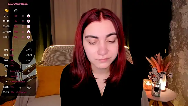 Snapshot of hannacheekss_ chatting on 25, 11, 2025 hannacheekss online show from 25, 11, 2025