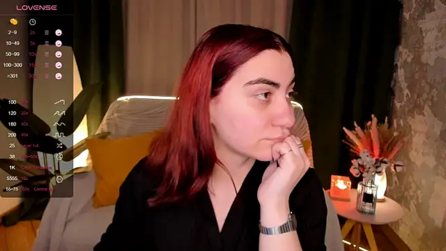 Snapshot of hannacheekss_ chatting on 3, 12, 2025 hannacheekss online show from 3, 12, 2025