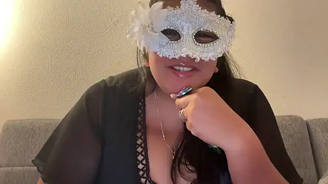 Snapshot of MashaCL chatting on 1, 11, 2025 MashaCL online show from 1, 11, 2025