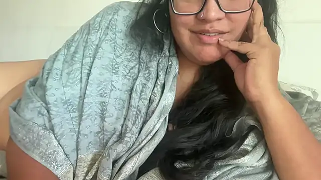 Snapshot of MashaCL chatting on 4, 11, 2025 MashaCL online show from 4, 11, 2025