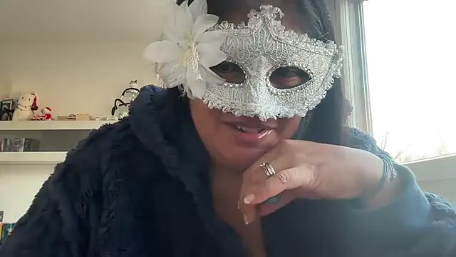 Snapshot of MashaCL chatting on 12, 11, 2025 MashaCL online show from 12, 11, 2025