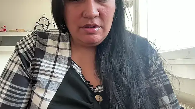 Snapshot of MashaCL chatting on 13, 11, 2025 MashaCL online show from 13, 11, 2025