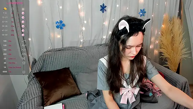 Emily Strikeee online show from 17, 12, 2024