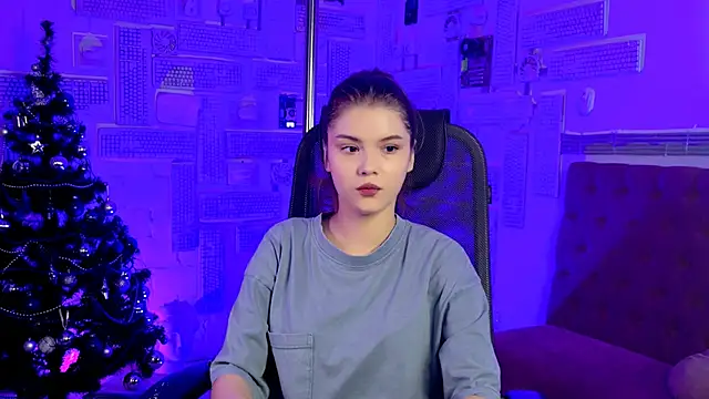 EvaThopson online show from 9, 12, 2024