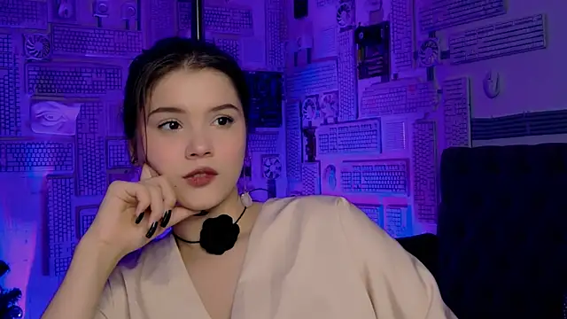 EvaThopson online show from 1, 2, 2025