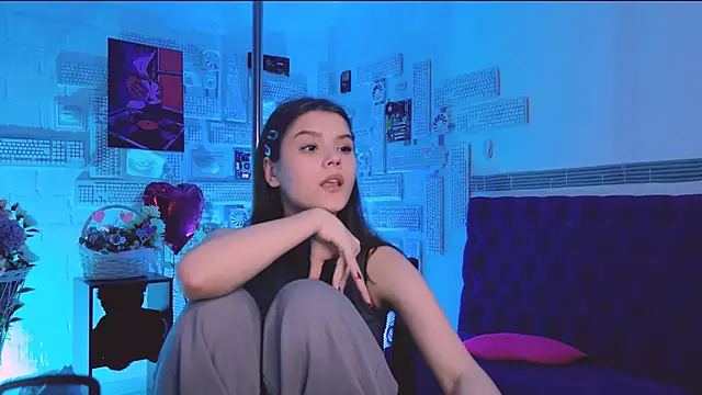 EvaThopson online show from 28, 2, 2025