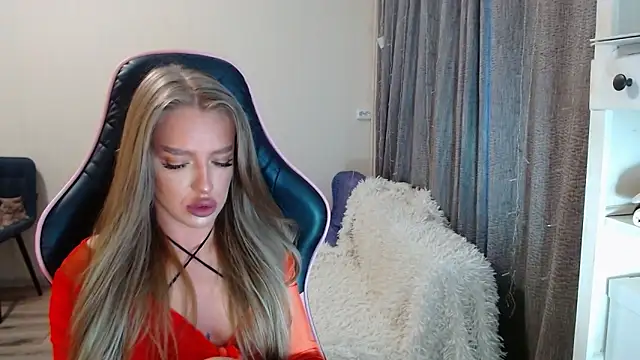 Snapshot of lonely_dreamm chatting on 9, 1, 2025 lonely dreamm online show from 9, 1, 2025