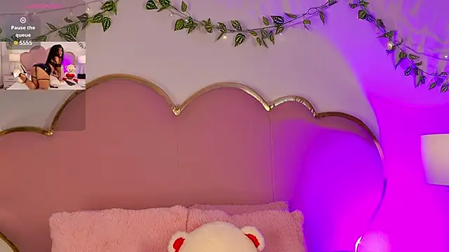 NahiaraReina online show from 25, 2, 2026