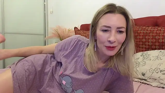 Snapshot of _Maddalena_ chatting on 5, 3, 2025 Maddalena online show from 5, 3, 2025