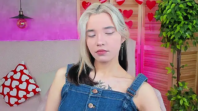 as1an girlfriend online show from 25, 2, 2025