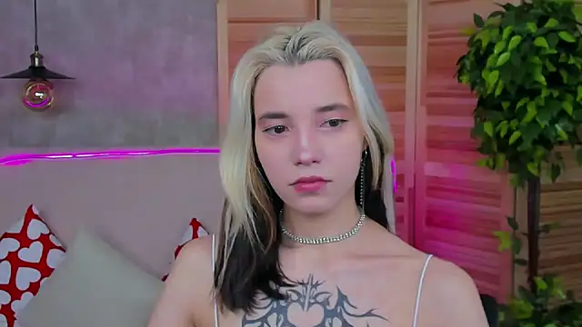 as1an girlfriend online show from 6, 3, 2025