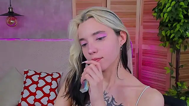 as1an girlfriend online show from 11, 3, 2025