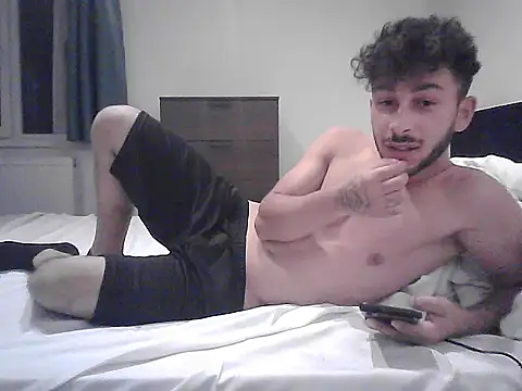 Snapshot of Iulianmarius12 chatting on 8, 11, 2025 Iulianmarius12 online show from 8, 11, 2025