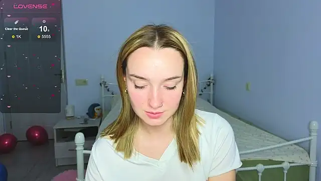 Wild Sophie  online show from 3, 12, 2025