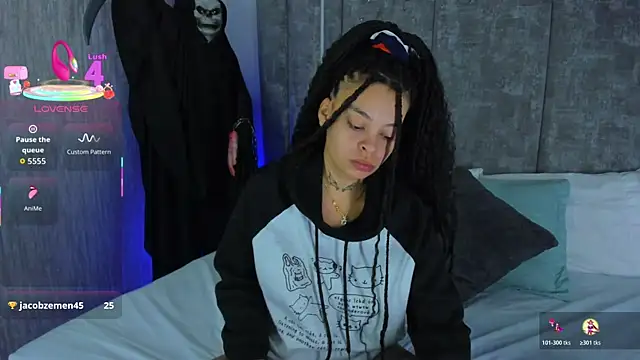 Snapshot of KatherineGomez chatting on 27, 10, 2025 KatherineGomez online show from 27, 10, 2025