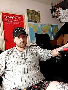 Snapshot of Ozomitro chatting on 8, 3, 2025 Ozomitro online show from 8, 3, 2025