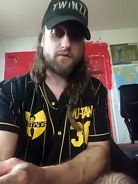 Snapshot of Ozomitro chatting on 9, 11, 2025 Ozomitro online show from 9, 11, 2025