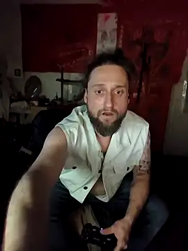 Snapshot of Ozomitro chatting on 4, 12, 2025 Ozomitro online show from 4, 12, 2025