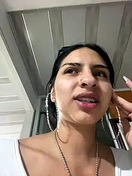 Snapshot of Hilary_pinkk chatting on 8, 10, 2025 Hilary pinkk online show from 8, 10, 2025