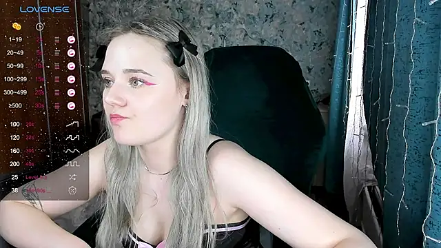 Snapshot of Your_small_bunny chatting on 1, 2, 2025 Your small bunny online show from 1, 2, 2025