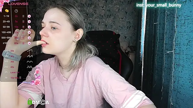 Snapshot of Your_small_bunny chatting on 12, 9, 2025 Your small bunny online show from 12, 9, 2025