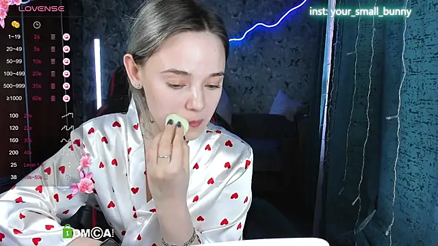 Snapshot of Your_small_bunny chatting on 11, 10, 2025 Your small bunny online show from 11, 10, 2025