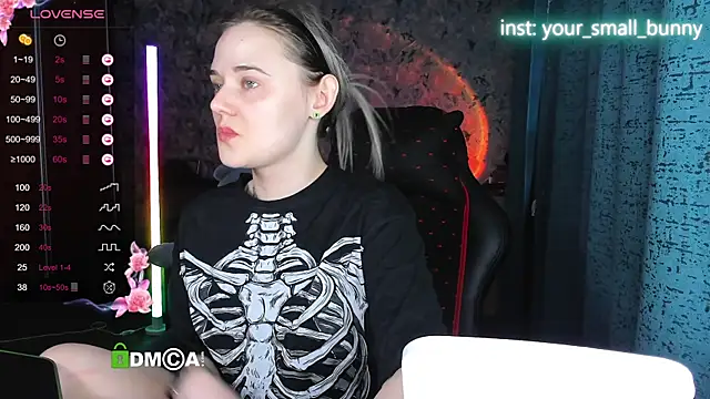 Snapshot of Your_small_bunny chatting on 4, 11, 2025 Your small bunny online show from 4, 11, 2025