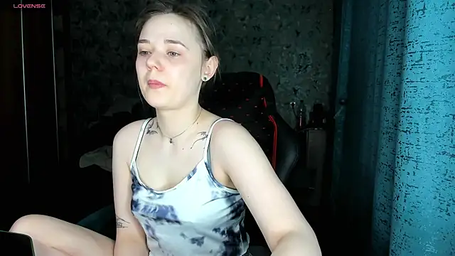 Snapshot of Your_small_bunny chatting on 24, 11, 2025 Your small bunny online show from 24, 11, 2025