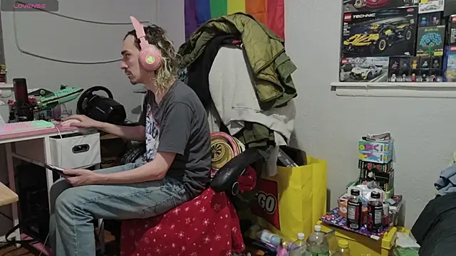 tallnerdyguy online show from 15, 4, 2026