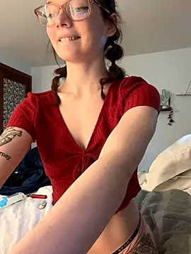 Snapshot of dreamteemergirl chatting on 3, 11, 2025 dreamteemergirl online show from 3, 11, 2025