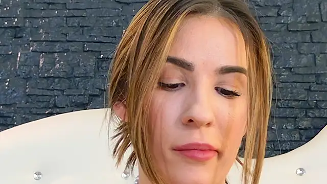 LaurynCopper online show from 6, 1, 2025