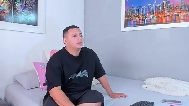 Snapshot of naughtyloverss chatting on 6, 2, 2025 naughtyloverss online show from 6, 2, 2025