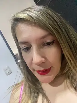 Snapshot of gwen_ashly chatting on 18, 4, 2026 gwen ashly online show from 18, 4, 2026