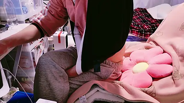 Snapshot of Im_IVE_LOVE chatting on 12, 12, 2024 Im IVE LOVE online show from 12, 12, 2024