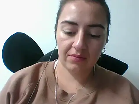  karlie kloss  online show from 17, 1, 2025