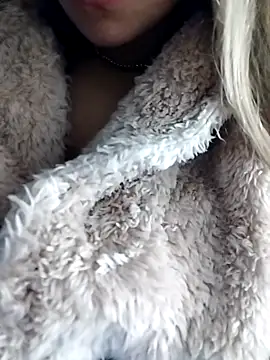 Snapshot of fofinhaa12 chatting on 11, 11, 2025 fofinhaa12 online show from 11, 11, 2025