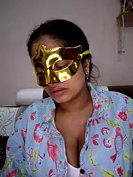 Snapshot of bigtitsqueen chatting on 6, 11, 2025 bigtitsqueen online show from 6, 11, 2025