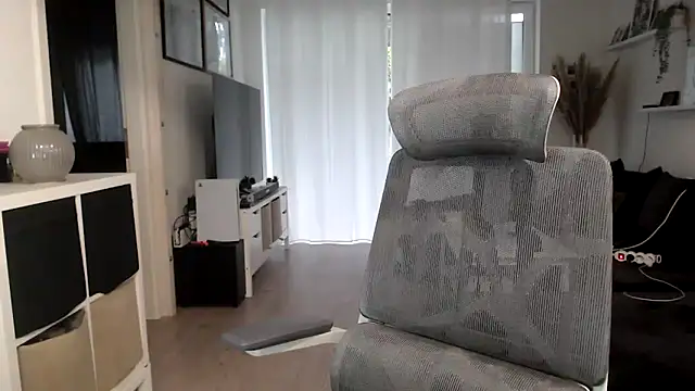 Snapshot of IntiMia chatting on 8, 10, 2025 IntiMia online show from 8, 10, 2025