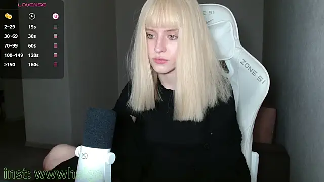 Snapshot of LizaKisses chatting on 8, 11, 2025 LizaKisses online show from 8, 11, 2025