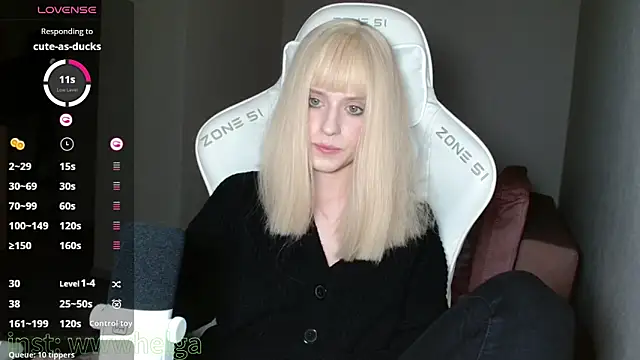 Snapshot of LizaKisses chatting on 13, 11, 2025 LizaKisses online show from 13, 11, 2025