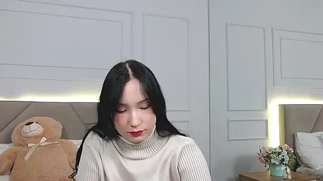 LeilaLow online show from 24, 12, 2024