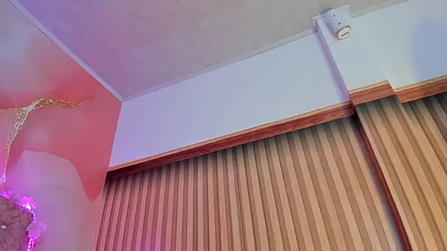 Snapshot of Bella__sweet chatting on 4, 3, 2025 Bella sweet online show from 4, 3, 2025