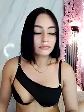 Snapshot of Nanda_Vixen chatting on 11, 9, 2025 Nanda Vixen online show from 11, 9, 2025